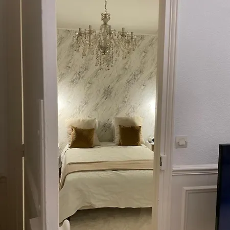 48 M2 Bercy Cosy * Parijs